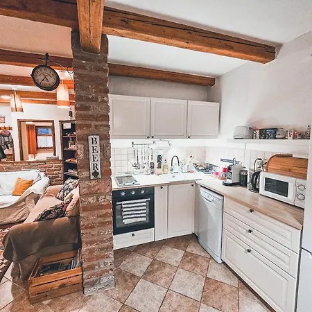 Lägenhet Kicsi Golya 1